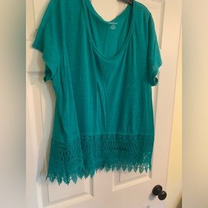 Green lace bottom tee, size 26/28